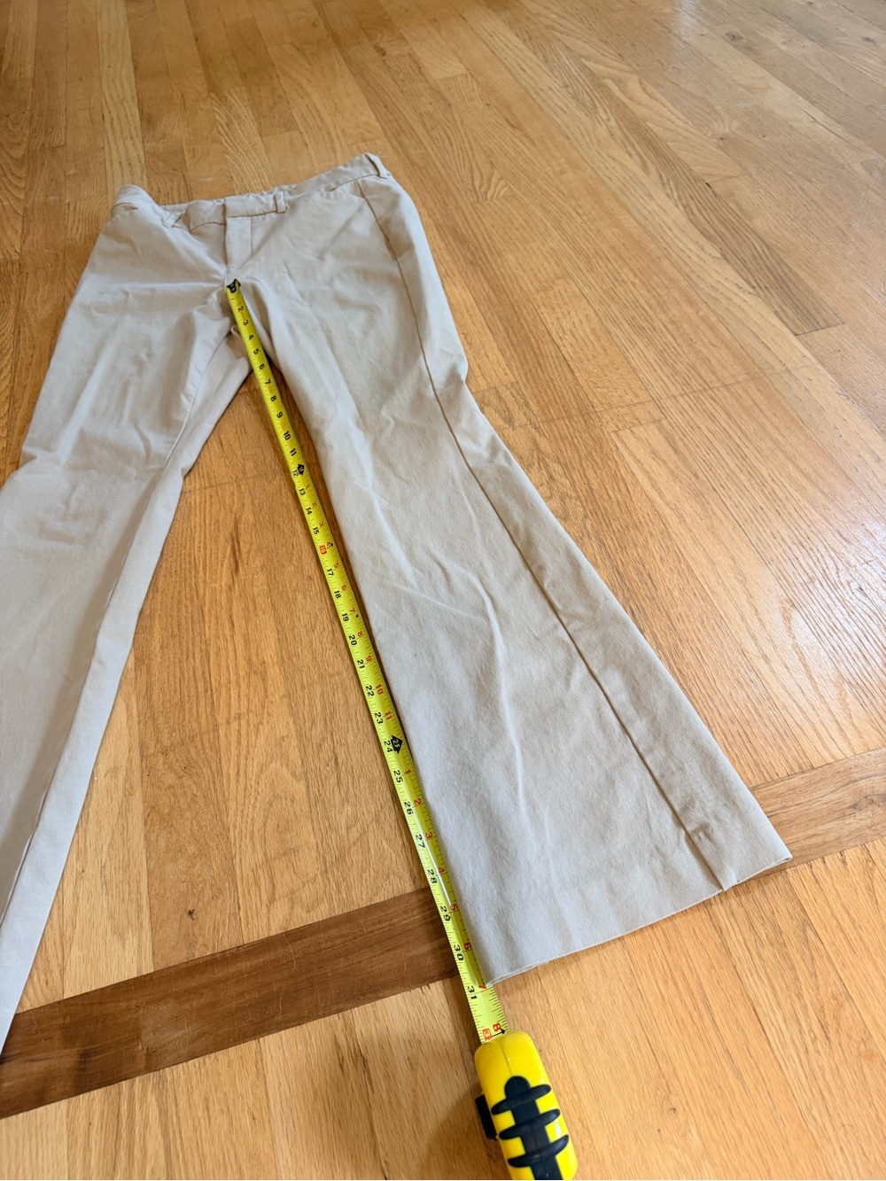 Ladies Size 6 "Old Navy" PUXIE Khaki Straight-Leg Chinos - Light Beige Smooth GC - Picture 4 of 6